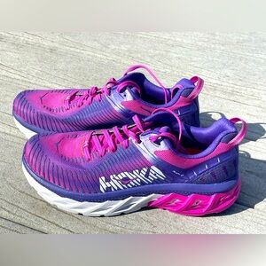 Hoka Arahi 2